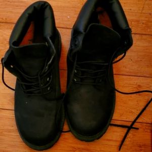 Boys size 3 medium timberlands